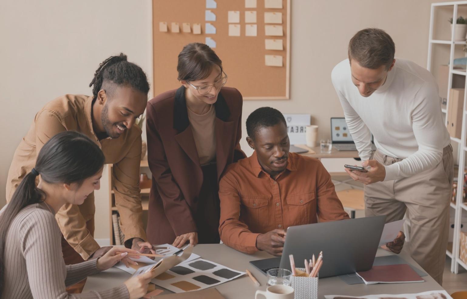 Espace de formation moderne avec outils numériques
